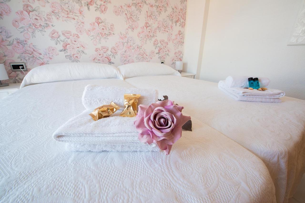 Las Damas Premium 23F Beach Front - Pool & Parking 베니돔 외부 사진