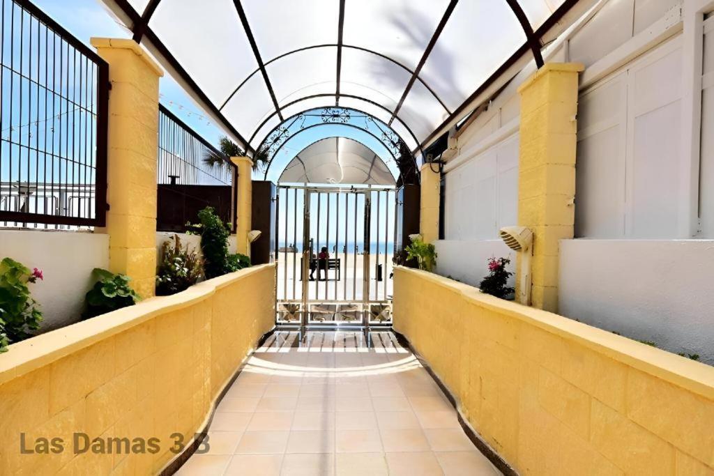 Las Damas Premium 23F Beach Front - Pool & Parking 베니돔 외부 사진